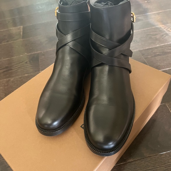 Burberry boots - Picture 2 of 3